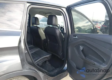 2017 Ford Escape Titanium z USA, uszkodzony, nr VIN 1FMCU0J93HUC49195